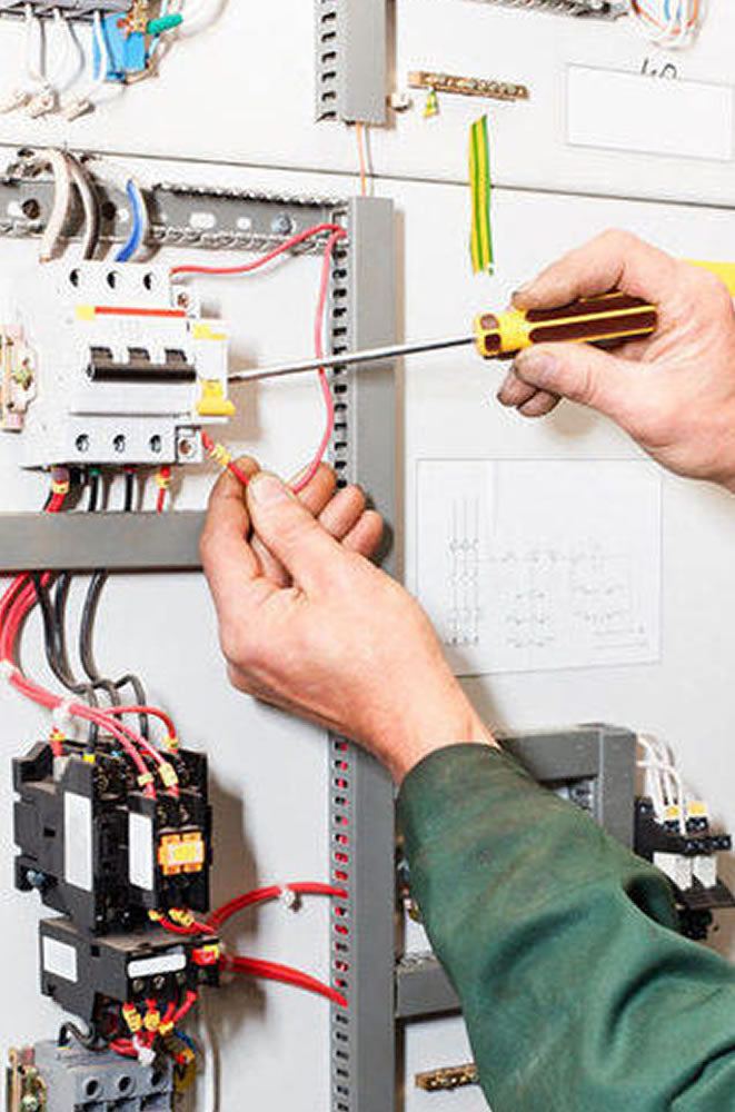 Electricidad y Plomería